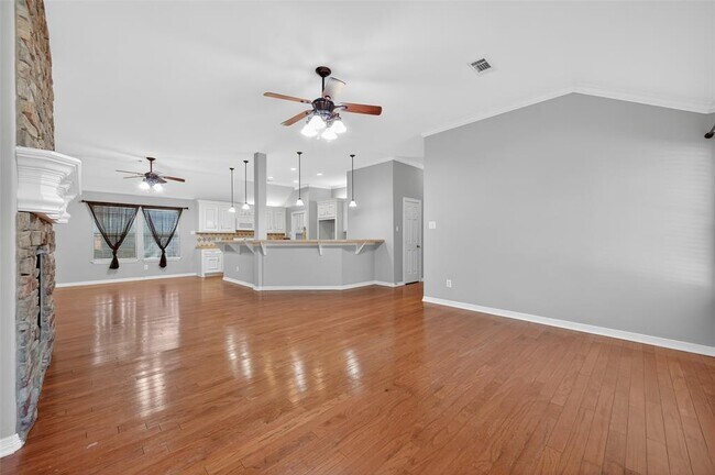 Building Photo - 3702 Sunset Cir