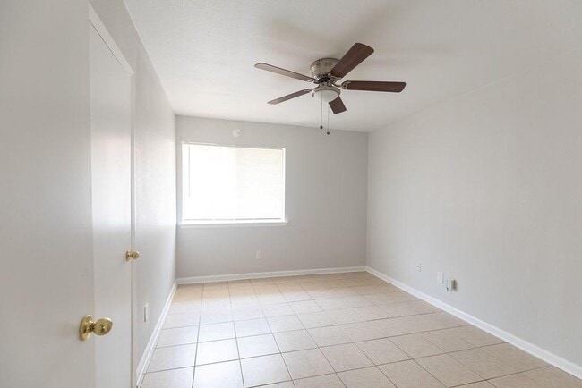 Building Photo - 203 Northcrest Cir