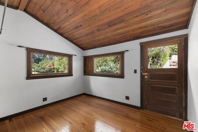 Building Photo - 1409 Avon Park Terrace