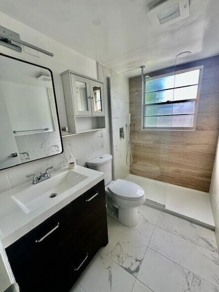 Building Photo - 3080 Cornwall D