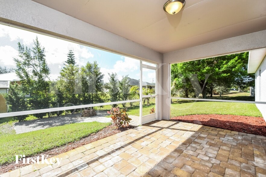 Building Photo - 1220 Bayou St E