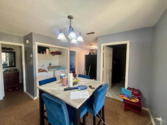 Building Photo - 2616 Comal Loop