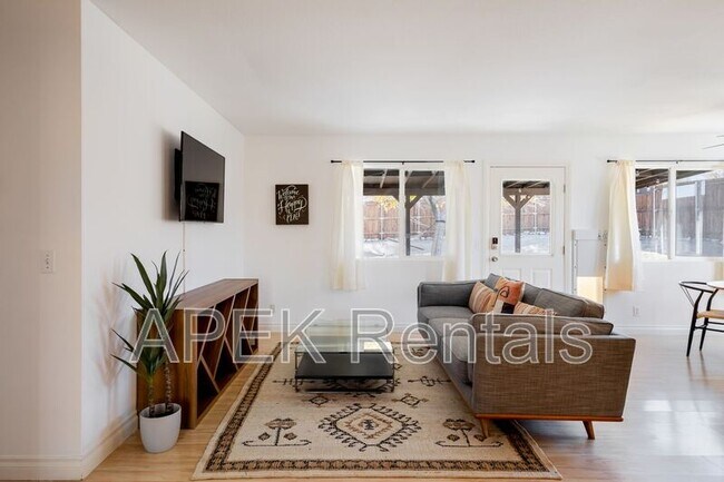 Building Photo - 61493 Desert Air Rd