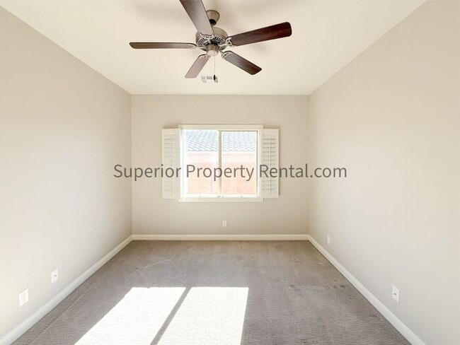 Building Photo - Gorgeous 3 bed, 3.5 bath 3 car garage home with views