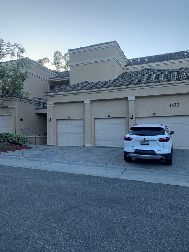 Building Photo - RENT READY BEAUTIFUL LOWER 1BD/1BTH CONDO