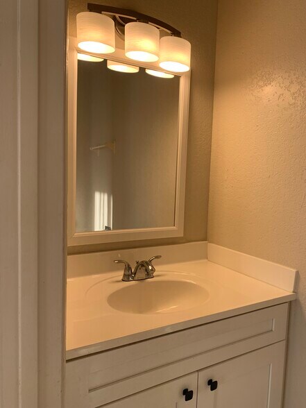 Building Photo - 2446 S High View Cir