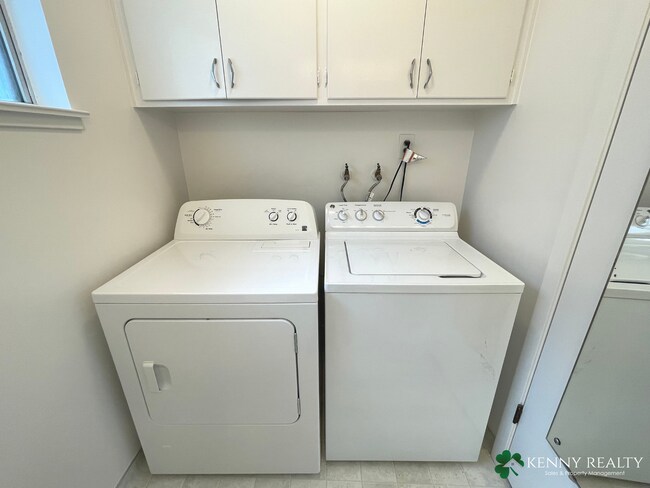 Building Photo - Three Bedroom Home with Lots of Common Area in Sunshine Gardens in SSF