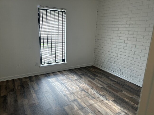 Building Photo - 6851 Chasewood Dr