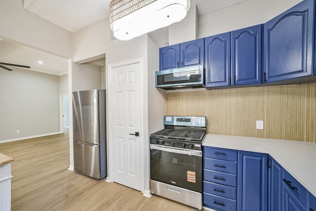 Building Photo - 10826 Thorncliff Dr