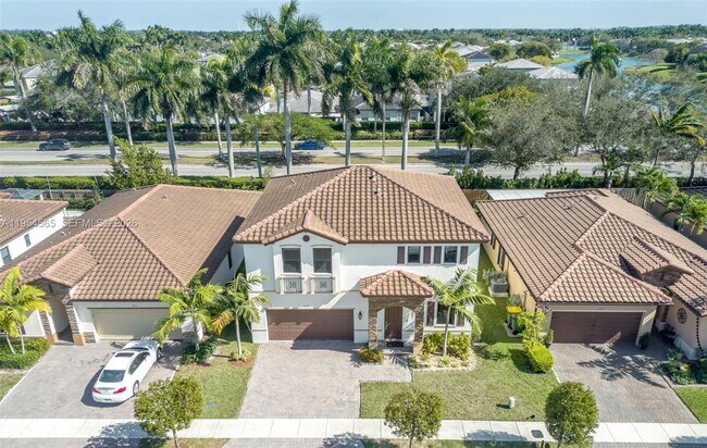 Building Photo - 139 NE 27th Terrace