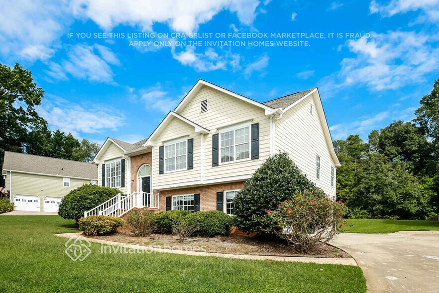 Building Photo - 2485 Misty Hollow Ln