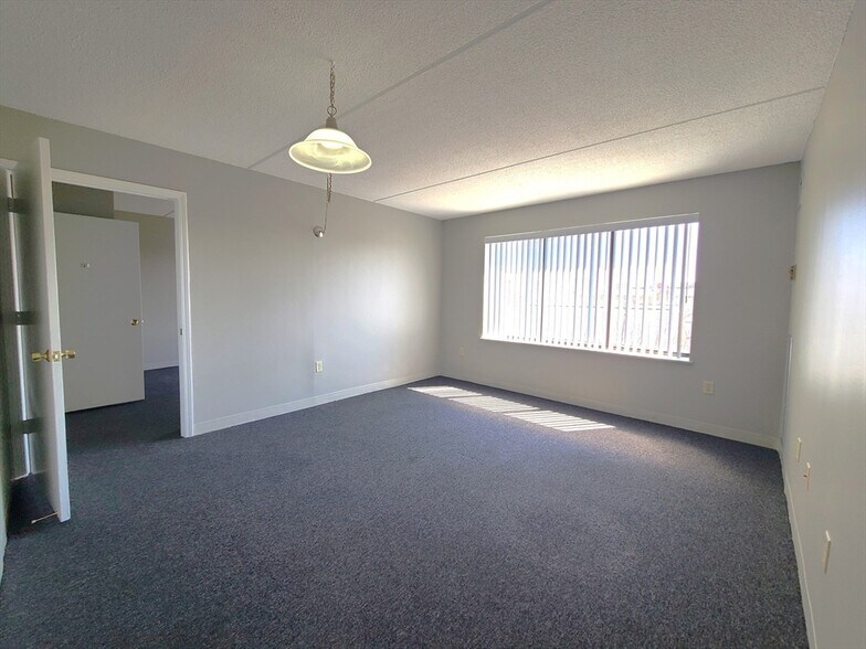 Building Photo - 7 Peninsula Pl