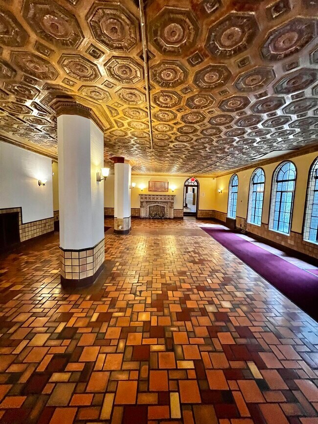 Building Photo - 131 Kensington Ave