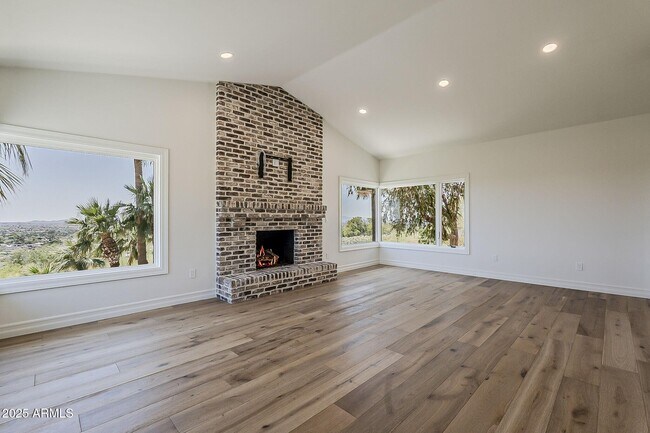 Building Photo - 5654 E Mesquite Ln