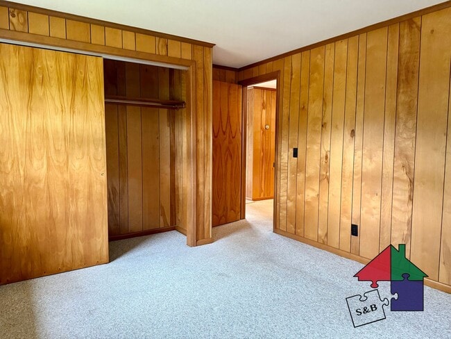 Building Photo - Stunning 2 Bedroom Home in Northfield!
