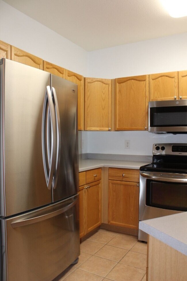 Building Photo - Deer Creek - 2nd Floor 2 bedroom/2 Bath Co...