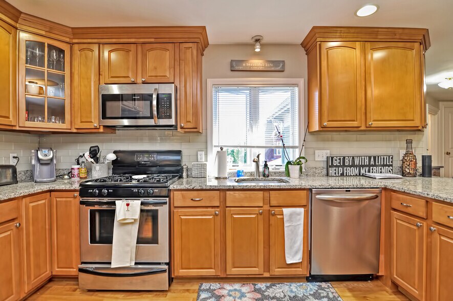 Kitchen - 40 Avon St