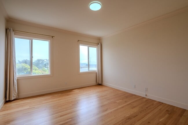 Building Photo - Spacious 2 Bedroom Home Near Stonestown