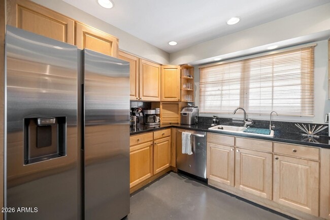 Building Photo - 5526 Camelback Canyon Dr