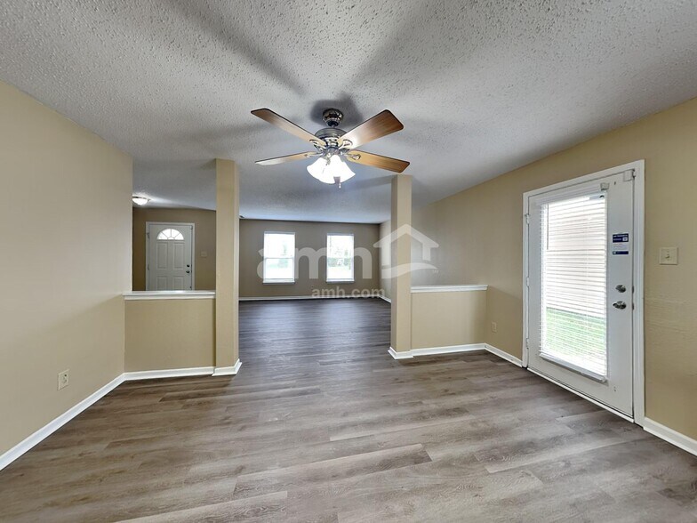 Building Photo - 12670 Justice Crossing