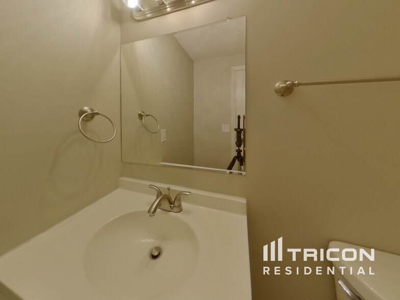 Building Photo - 10823 Dungarvon Ct