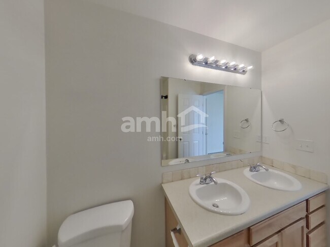 Building Photo - 495 E Whitbeck St