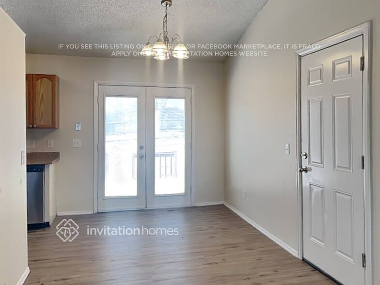 Building Photo - 9883 Cook St