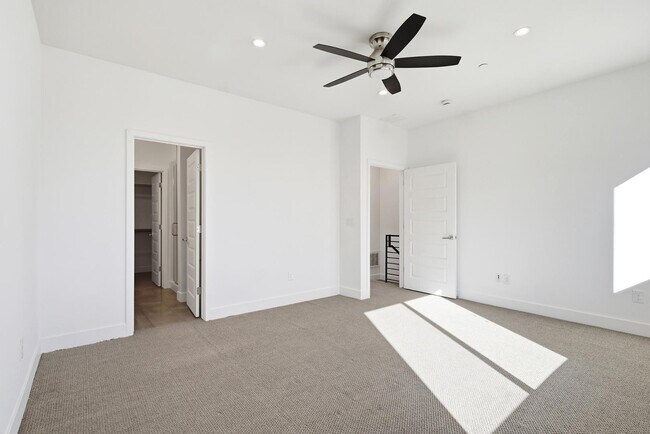 Building Photo - 820 N 8th Ave