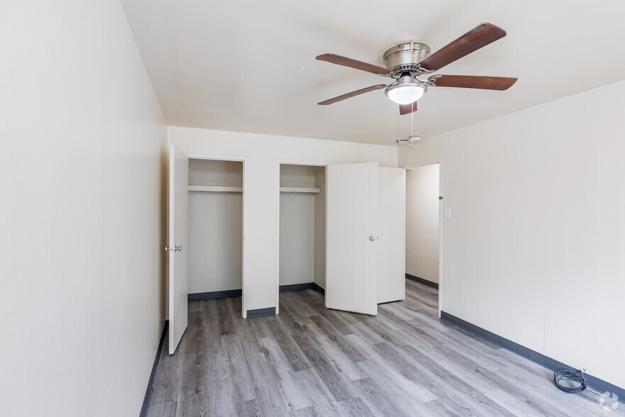 2BR, 1BA - 846SF - Bedroom - Amberson Gardens