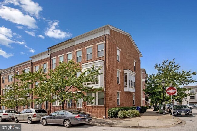 Building Photo - 122 Lloyd St