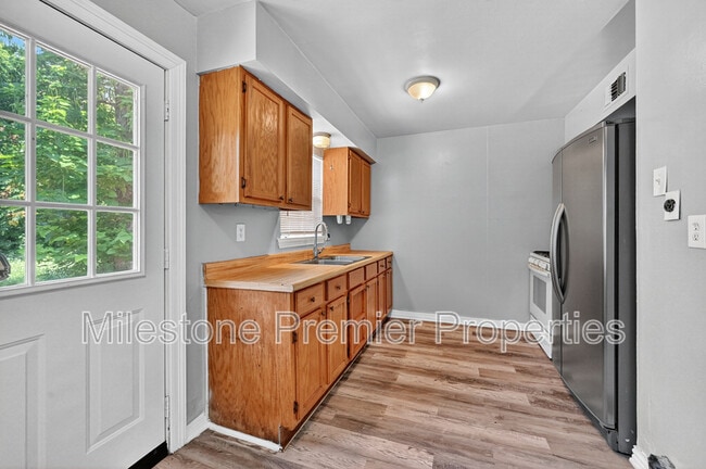 Building Photo - 401 S Contemporary Dr