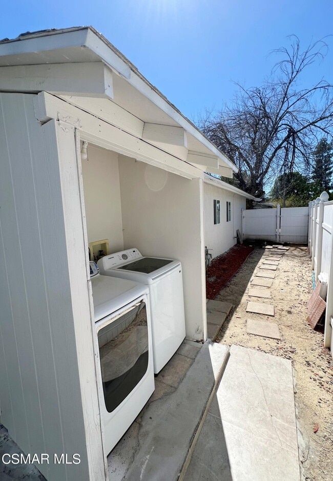 Building Photo - 7472 Ponce Ave