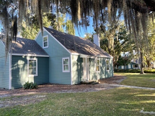 Building Photo - Downtown Mount Dora