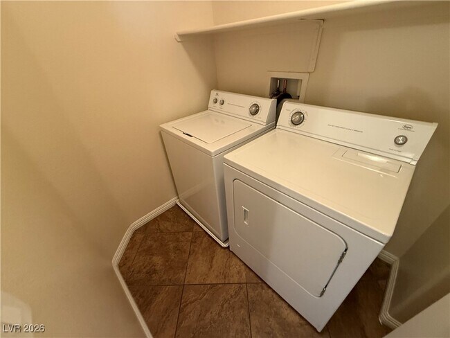 Building Photo - 5073 Tunnel Falls Dr