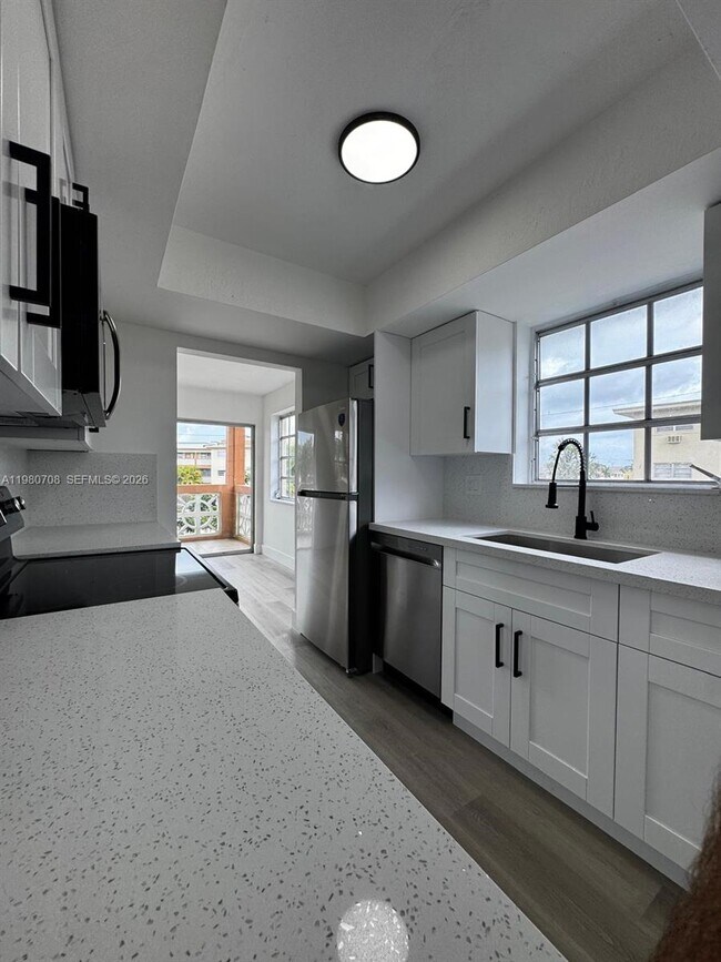 Building Photo - 11840 NE 19th Dr