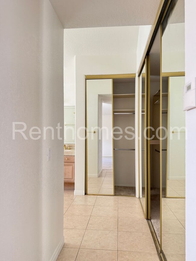 Building Photo - 11858 Caminito Corriente