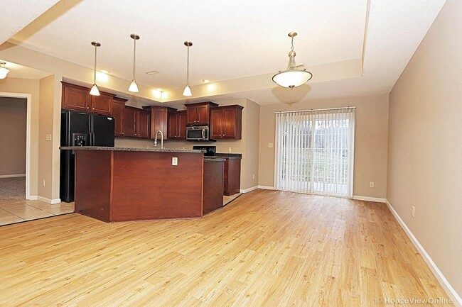 Building Photo - 2850/2852 Larkspur