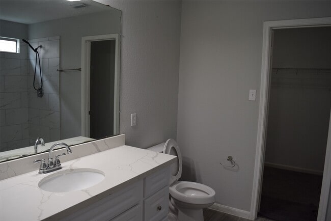 Building Photo - 15510 Liberty Bluff Dr