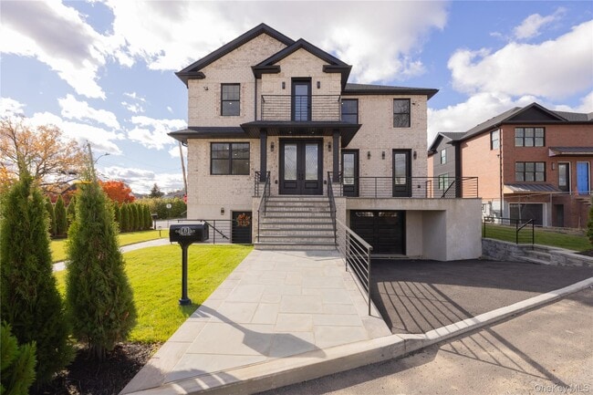 Primary Photo - 1 Victoria Ln