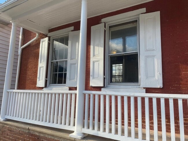 Building Photo - 114 N Brown St