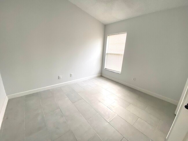 Building Photo - 8057 Bracken Ln