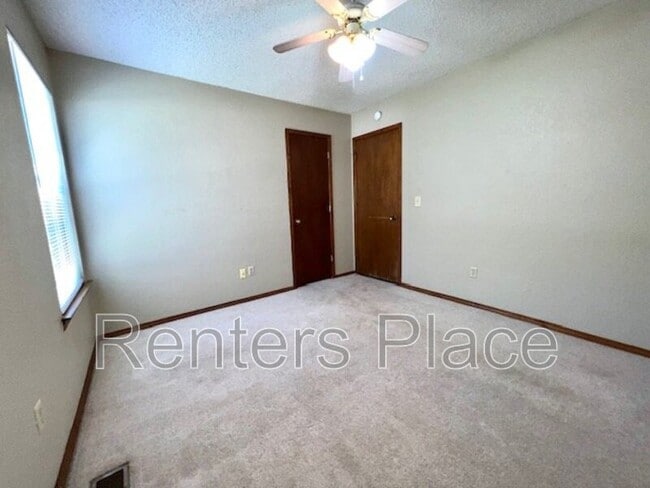 Building Photo - 6913 E 97th St