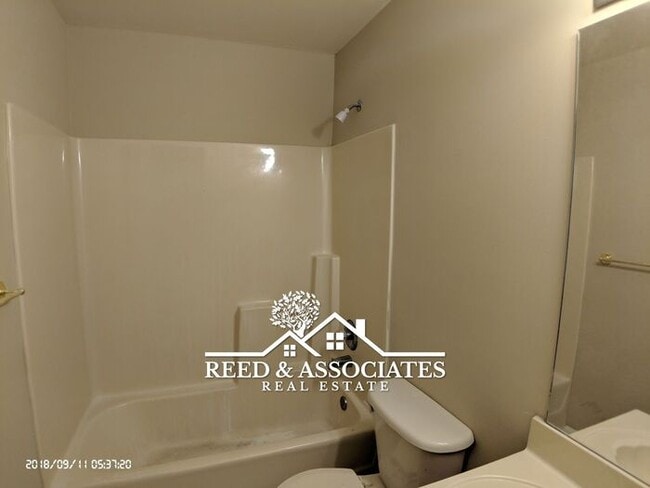 Building Photo - Southeast Memphis Home Located in Quiet Neighborhood!