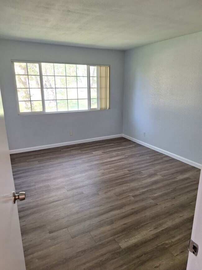 Building Photo - **Move in Special ** , 2 Bed / 1 Bath in t...