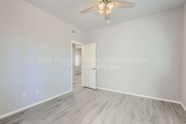 Building Photo - 7010 N 80th Ave