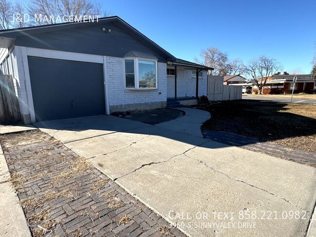 Building Photo - Beautiful newly remodeled Home in West Val...