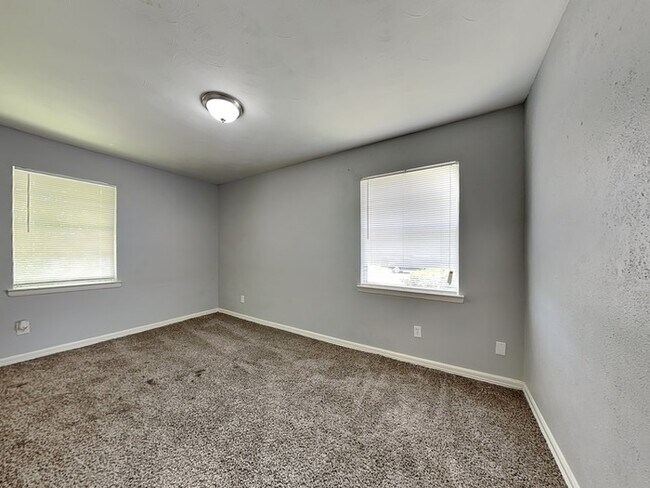 Building Photo - Heart of Garland Dream Home!