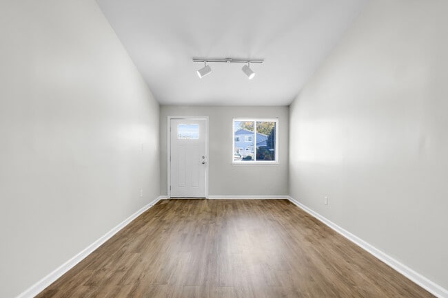 Building Photo - 18 Harbour Walk Townhouses