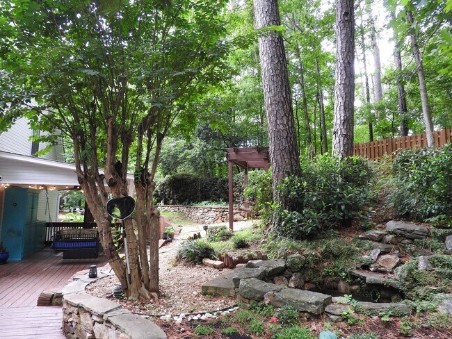 Building Photo - 804 Tulip Poplar Dr