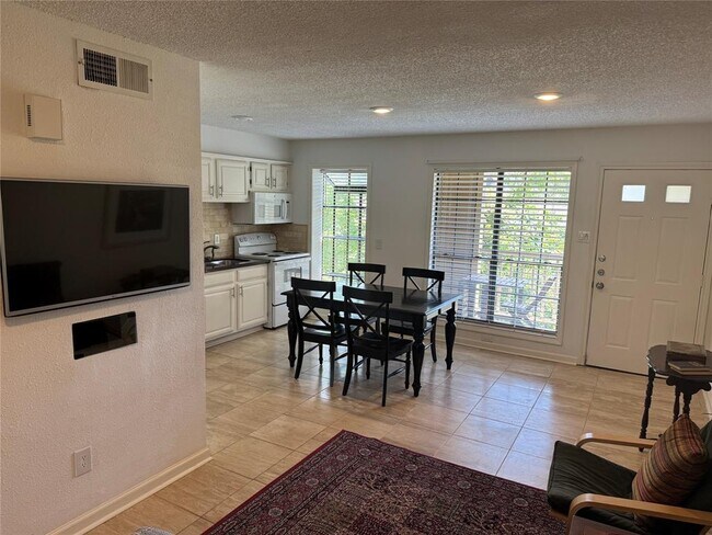 Primary Photo - 1311 Antoine Dr